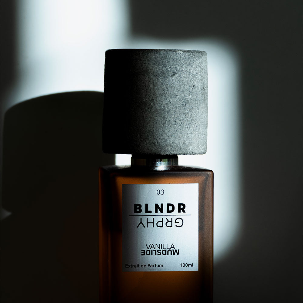 BLNDR GRPHY Vanilla Mudslide – Extrait de Parfum – 100ml von Anne-Sophie Behaghel in der Duftnote Spicy, Creamy