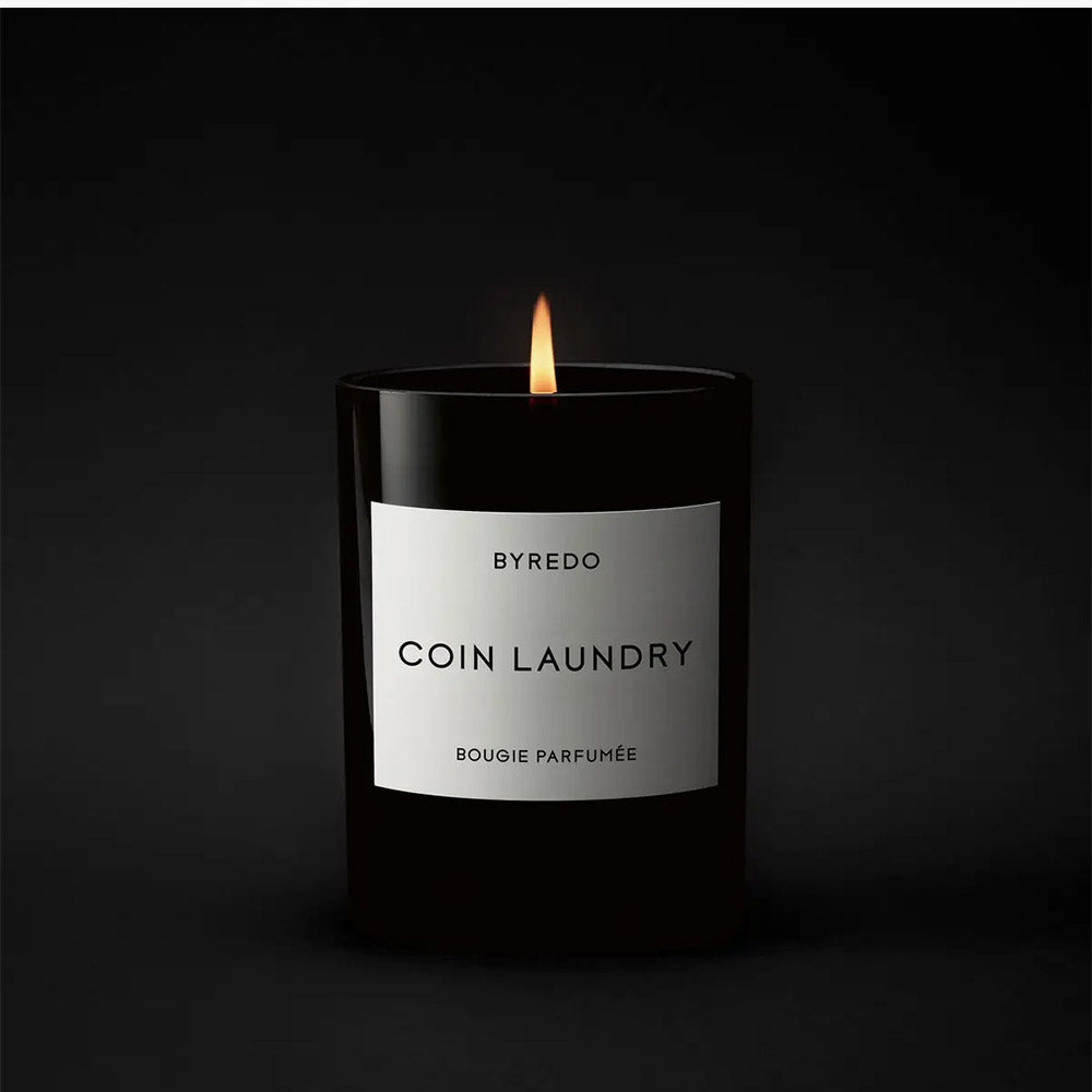 Byredo Coin Laundry – Candle in der Duftnote Clean, Blumig-Grün, Holzig