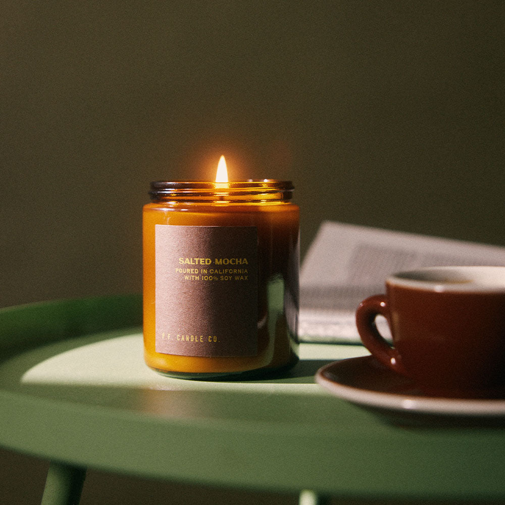 P.F. Candle Co. Salted Mocha – Limited Soy Candle Standard Size in der Duftnote Gourmand