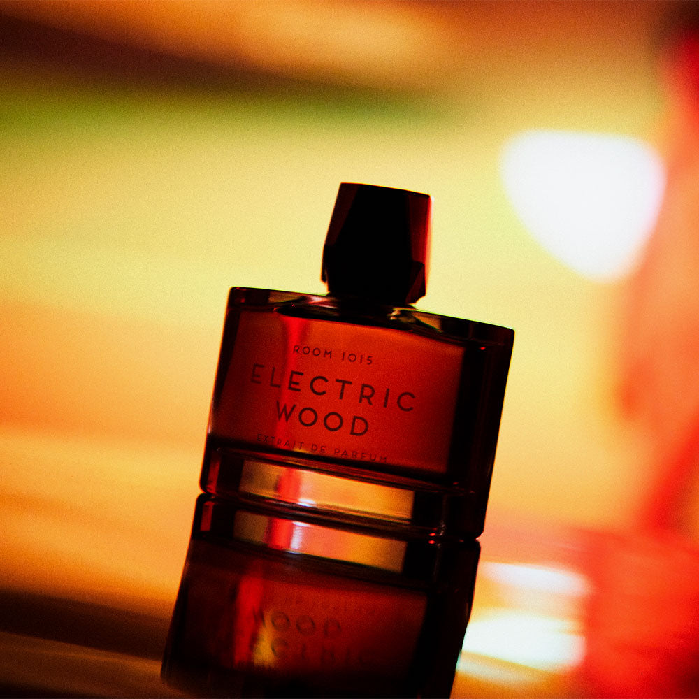 Room 1015 Electric Wood – Extrait de Parfum – 100ml von Jérôme Di Marino in der Duftnote Cremig, Holzig-Rauchig, Würzig