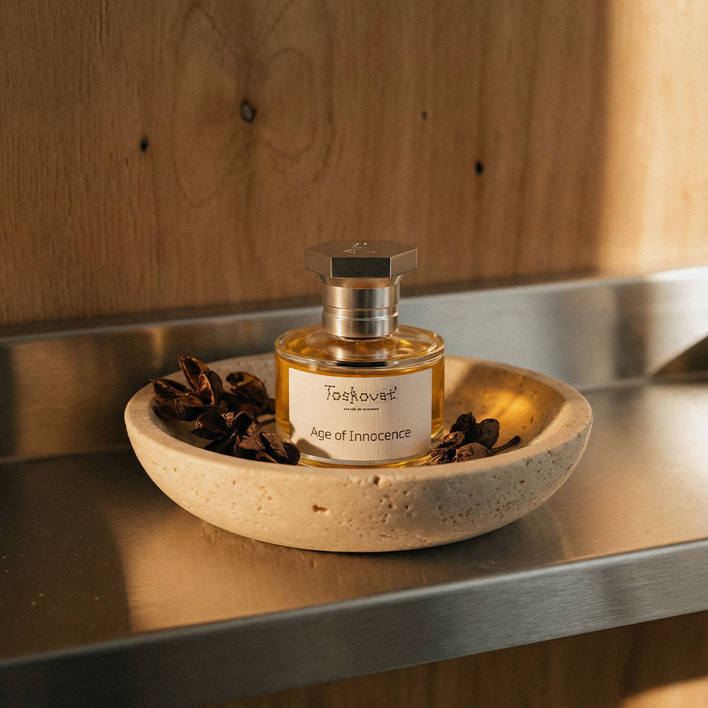 Toskovat Age of Innocence – Extrait de Parfum – 60ml von David-Lev Jipa Slivinschi in der Duftnote Fruchtig, Gourmand, Rauchig