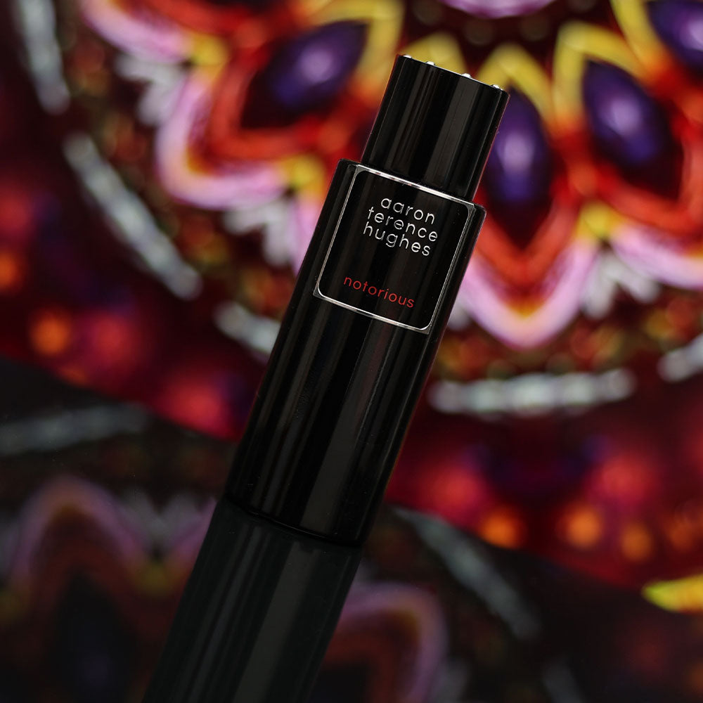 Aaron Terence Hughes Notorious – Extrait de Parfum – 50ml von Aaron Terence Hughes in der Duftnote Cremig, Fruchtig, Gourmand, Würzig