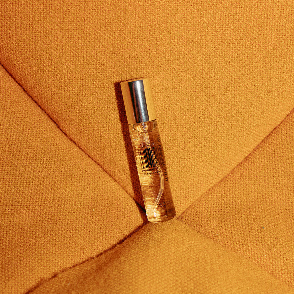 DedCool 03 "Blonde" – Eau de Parfum – 15ml von Carina Chaz in der Duftnote Holzig, Ledrig, Fruchtig