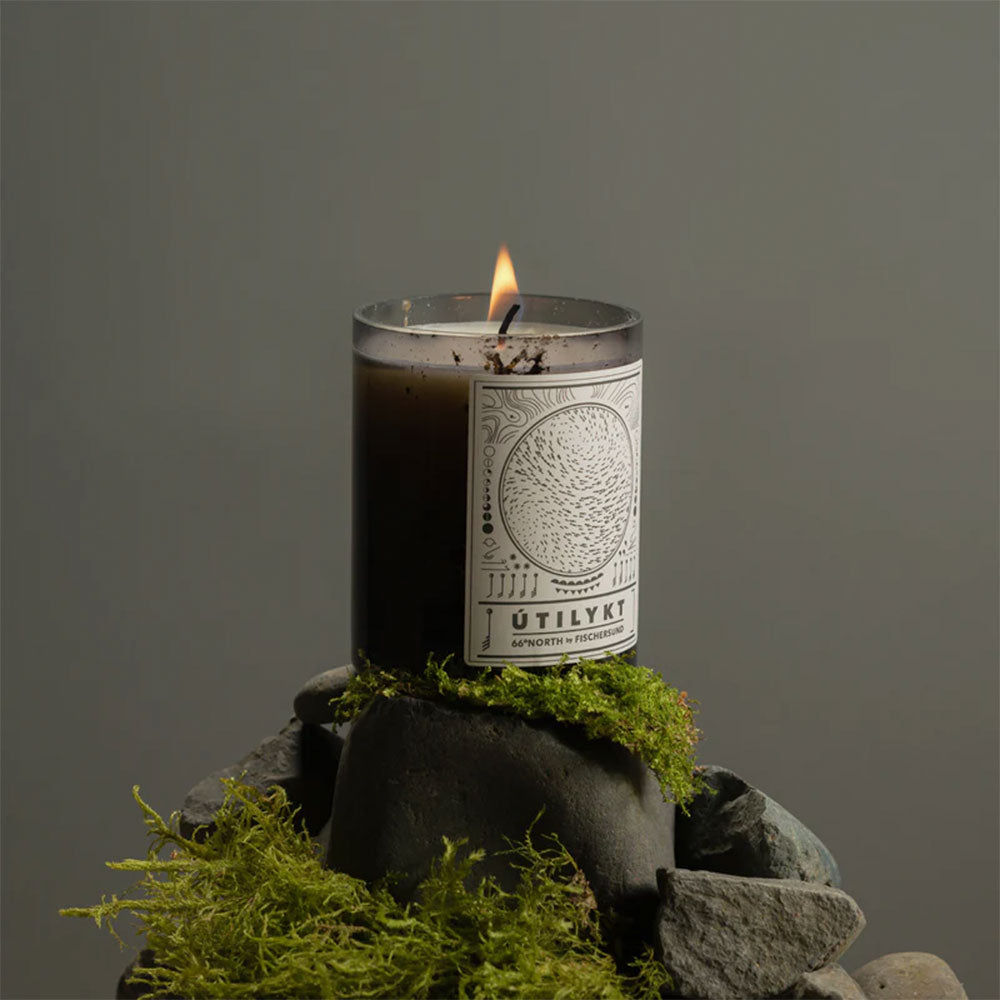 Fischersund X 66 North – Útilykt – Candle von Jón Þór Birgisson in der Duftnote Holzig-Grün