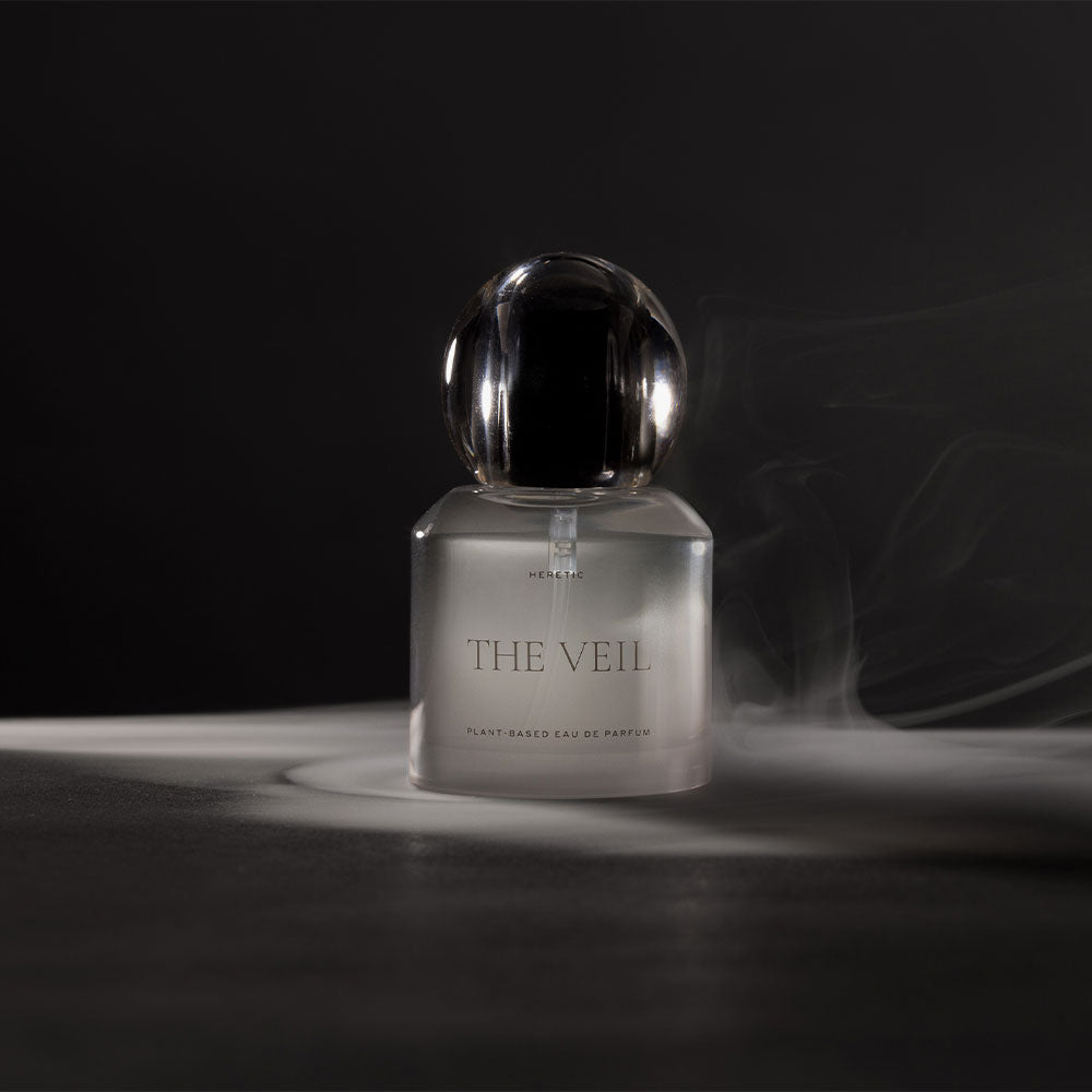 Heretic Parfum The Veil – Eau de Parfum – 30ml von Douglas Little in der Duftnote Holzig, Pudrig