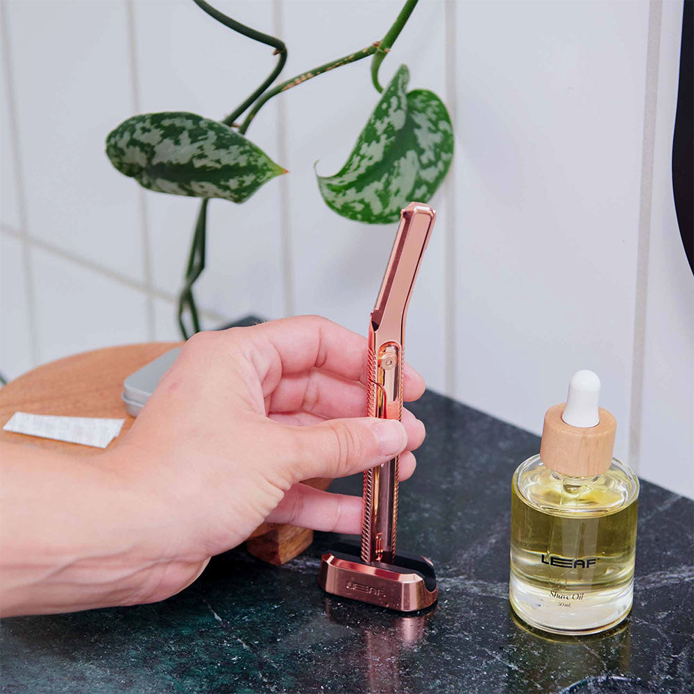 Leaf Shave Leaf Dermaplaner Stand – Rose Gold
