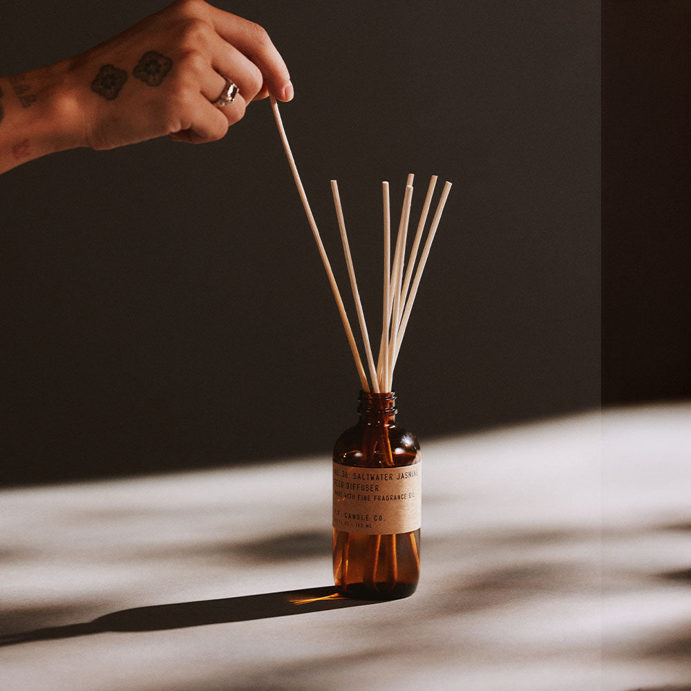 P.F. Candle Co. Saltwater Jasmine – Reed Diffuser in der Duftnote Clean